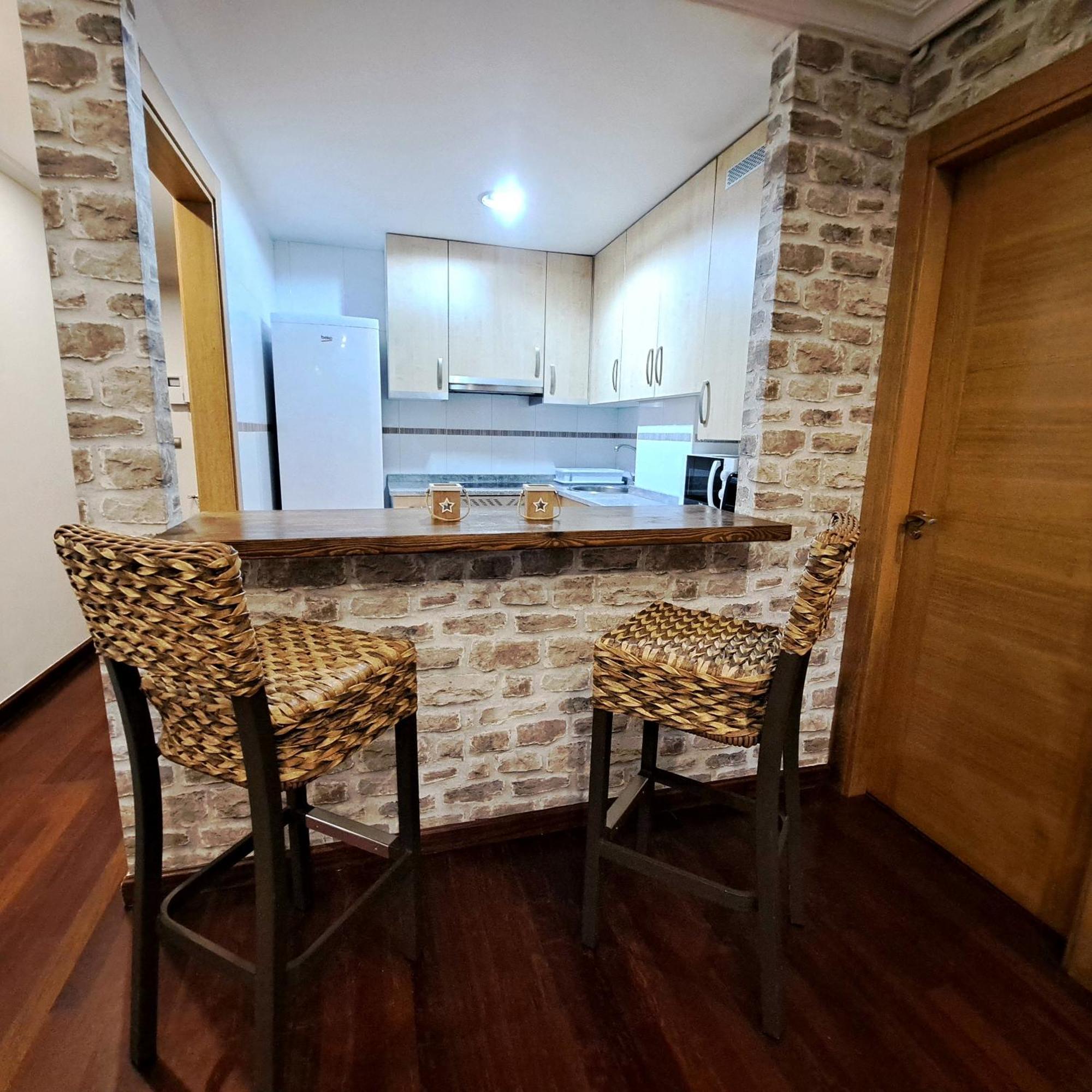 Apartamento Con Terraza Al Puente Romano Cangas de Onis Bagian luar foto